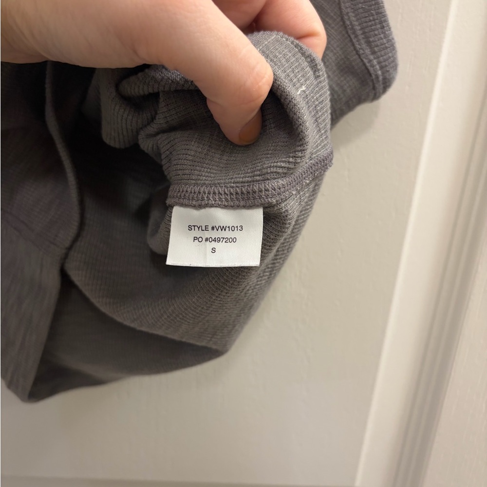 Vuori Women's Dark Gray Scoop Neck Tank Top - Picture 3 of 3